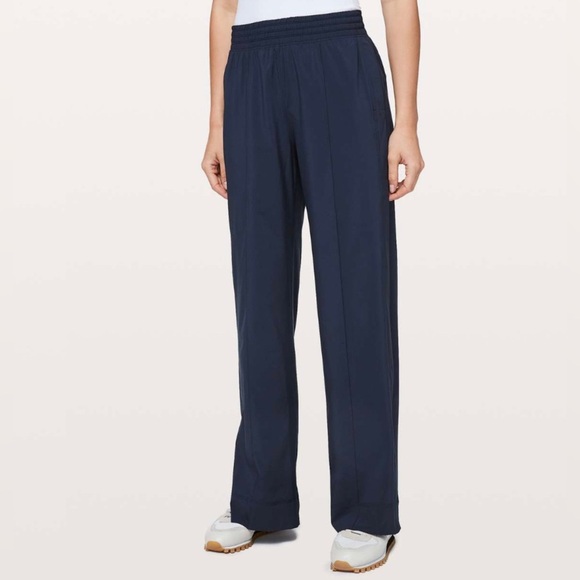 Lululemon Wanderer Wide Leg Pant Navy Blue size 2 - Picture 2 of 8